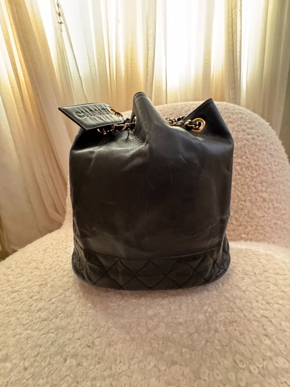 CHANEL Drawstring Bucket Bag | Aged Calfskin | Collection by Karl Lagerfeld - Picture 3 of 6